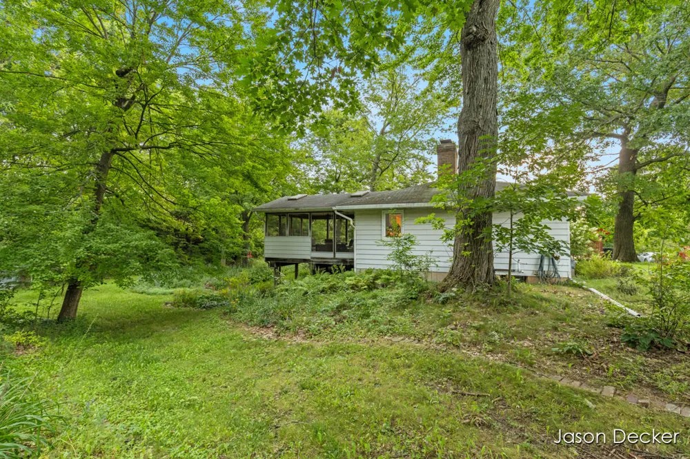 6181 10 Mile Road NE Rockford, MI 49341