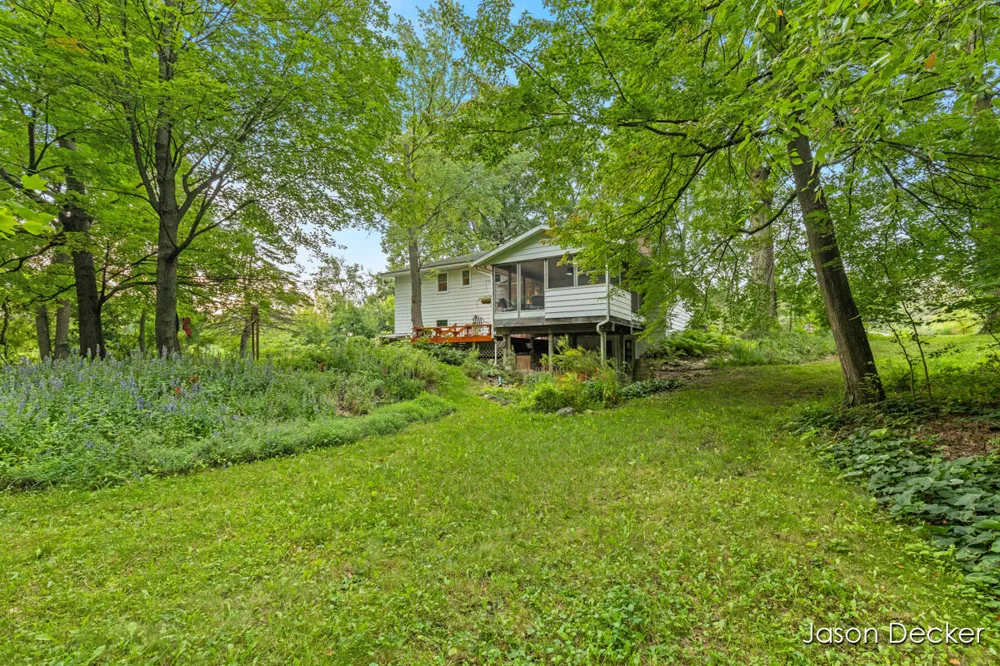 6181 10 Mile Road NE Rockford, MI 49341