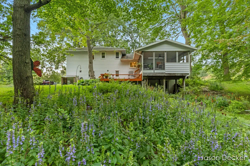 6181 10 Mile Road NE Rockford, MI 49341
