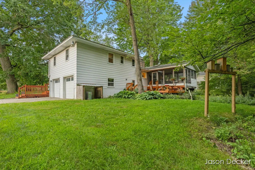 6181 10 Mile Road NE Rockford, MI 49341
