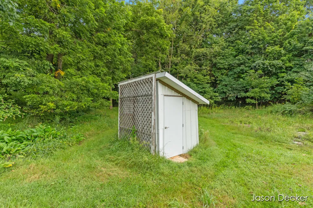 6181 10 Mile Road NE Rockford, MI 49341