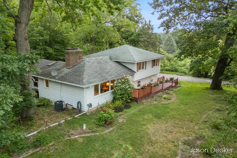 6181 10 Mile Road NE Rockford, MI 49341