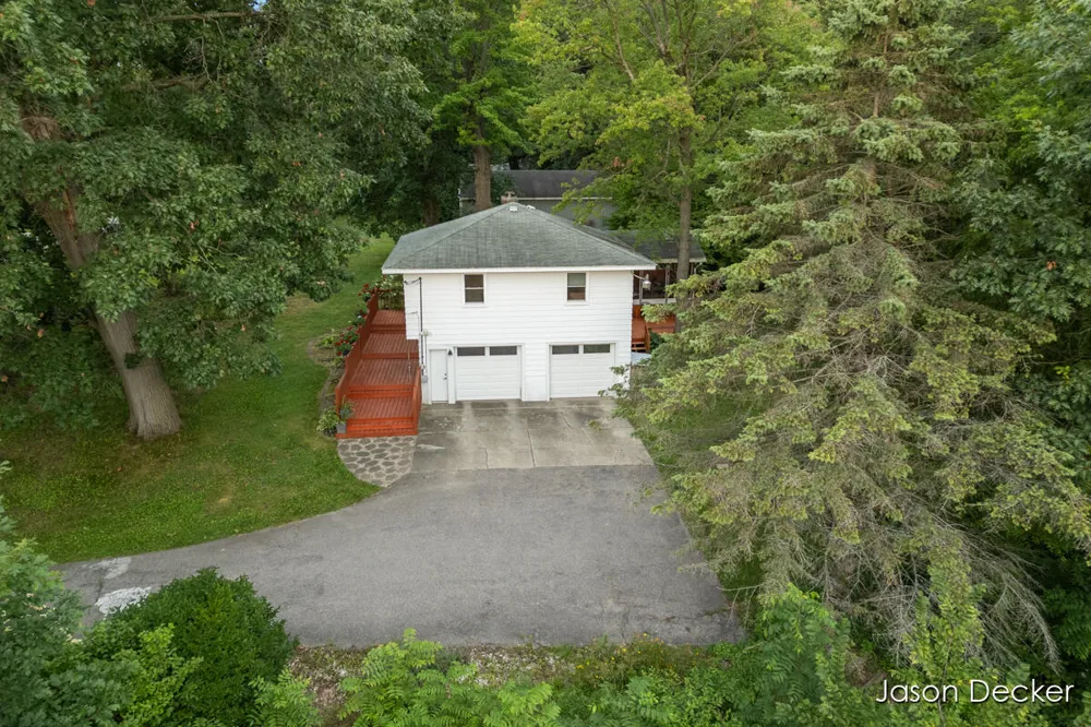 6181 10 Mile Road NE Rockford, MI 49341