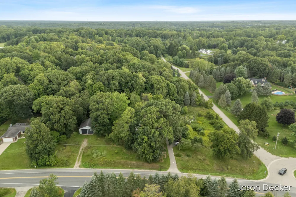 6181 10 Mile Road NE Rockford, MI 49341