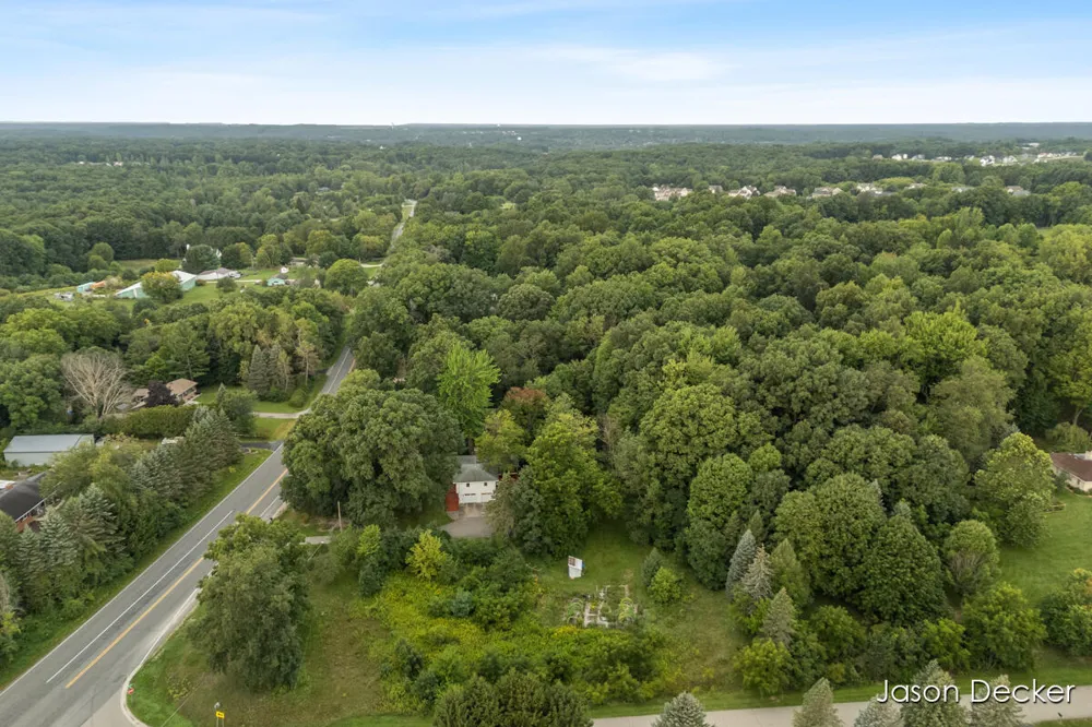 6181 10 Mile Road NE Rockford, MI 49341