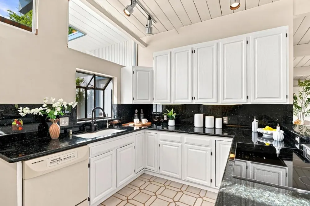 4154 Amaranta Court Palo Alto, CA 94306