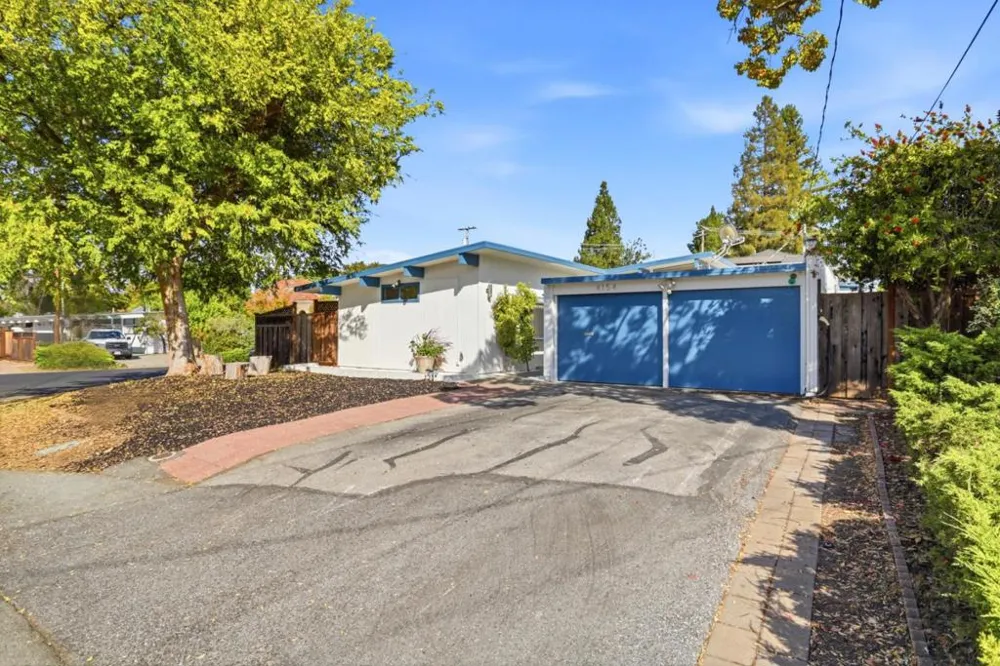 4154 Amaranta Court Palo Alto, CA 94306