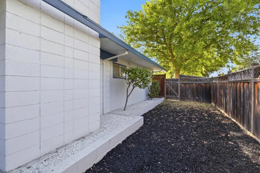 4154 Amaranta Court Palo Alto, CA 94306