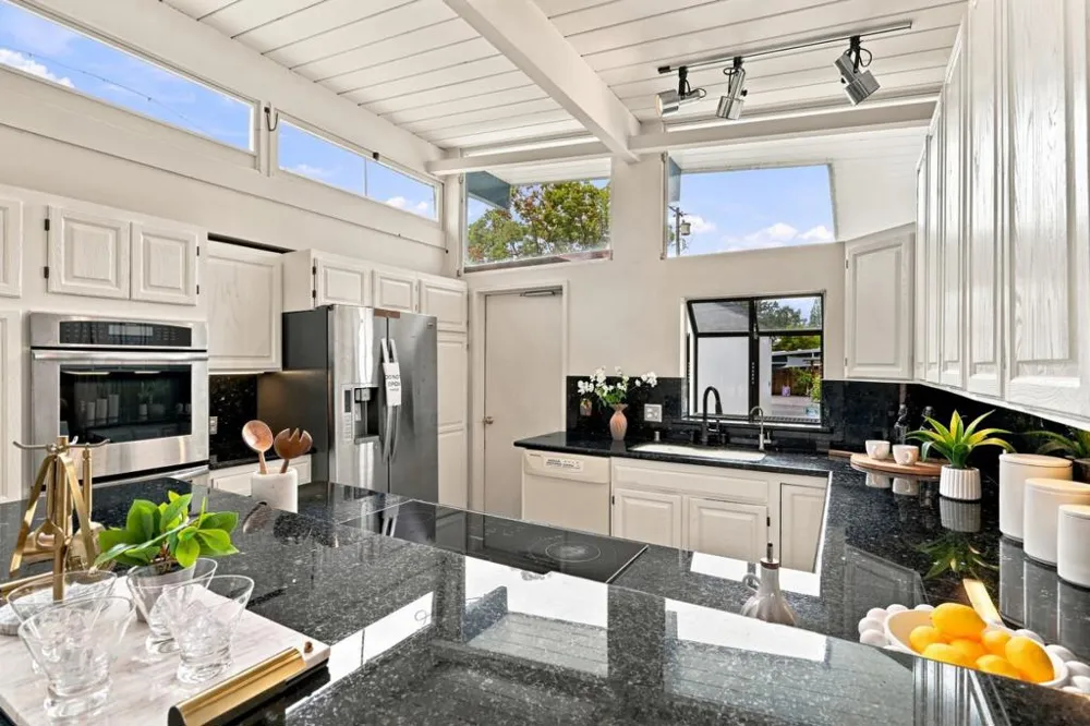 4154 Amaranta Court Palo Alto, CA 94306
