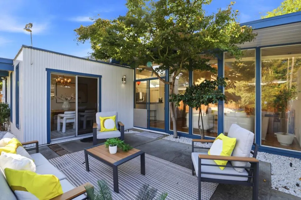 4154 Amaranta Court Palo Alto, CA 94306