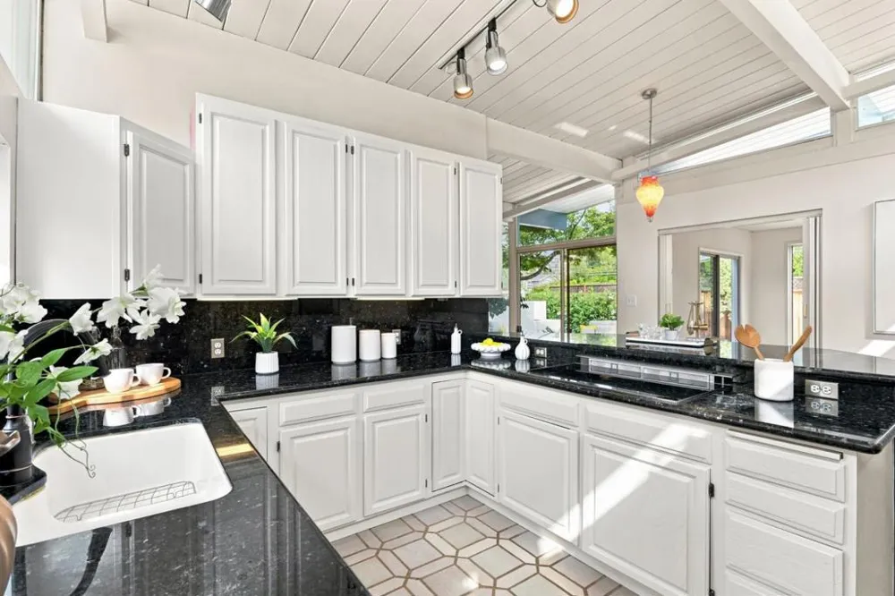 4154 Amaranta Court Palo Alto, CA 94306