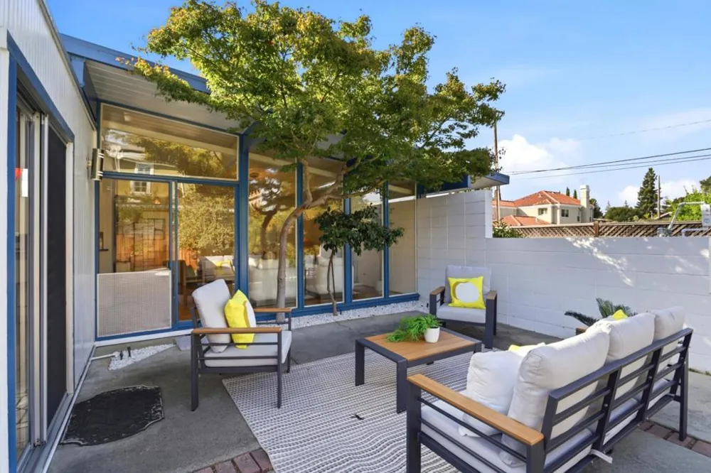 4154 Amaranta Court Palo Alto, CA 94306