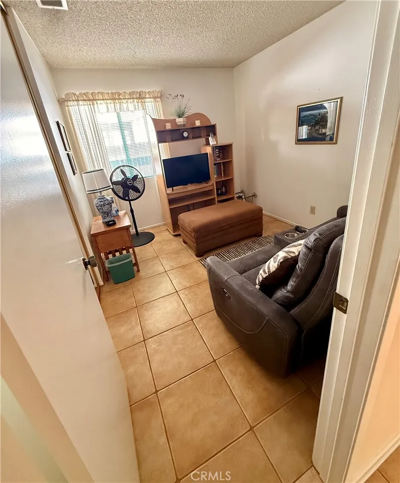 1475 Almond Perris, CA 92571