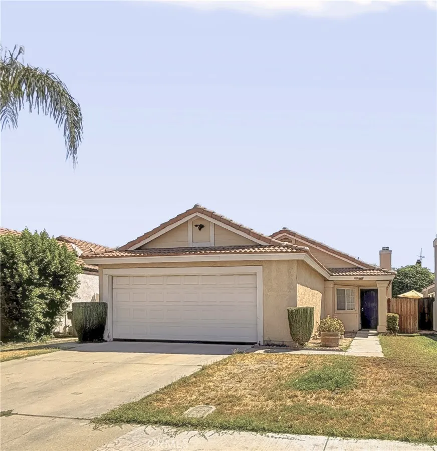 1475 Almond Perris, CA 92571