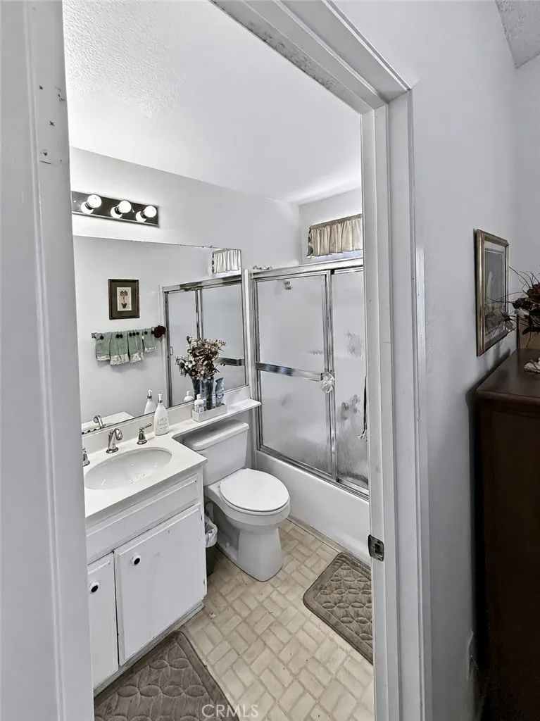 1475 Almond Perris, CA 92571