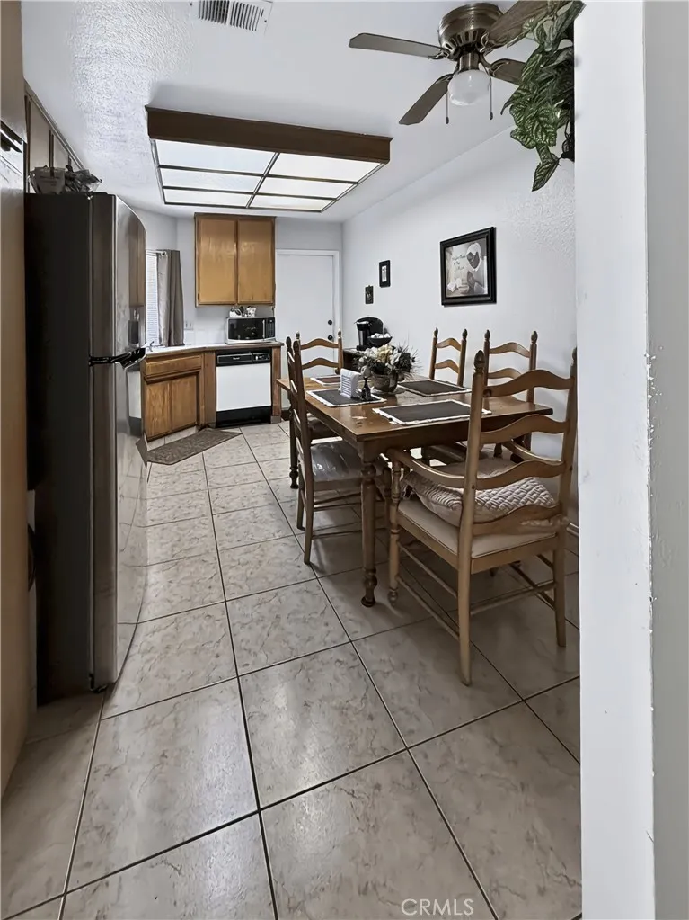 1475 Almond Perris, CA 92571