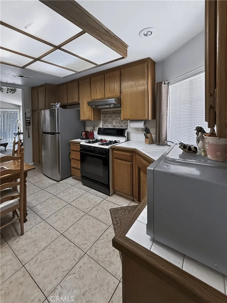 1475 Almond Perris, CA 92571