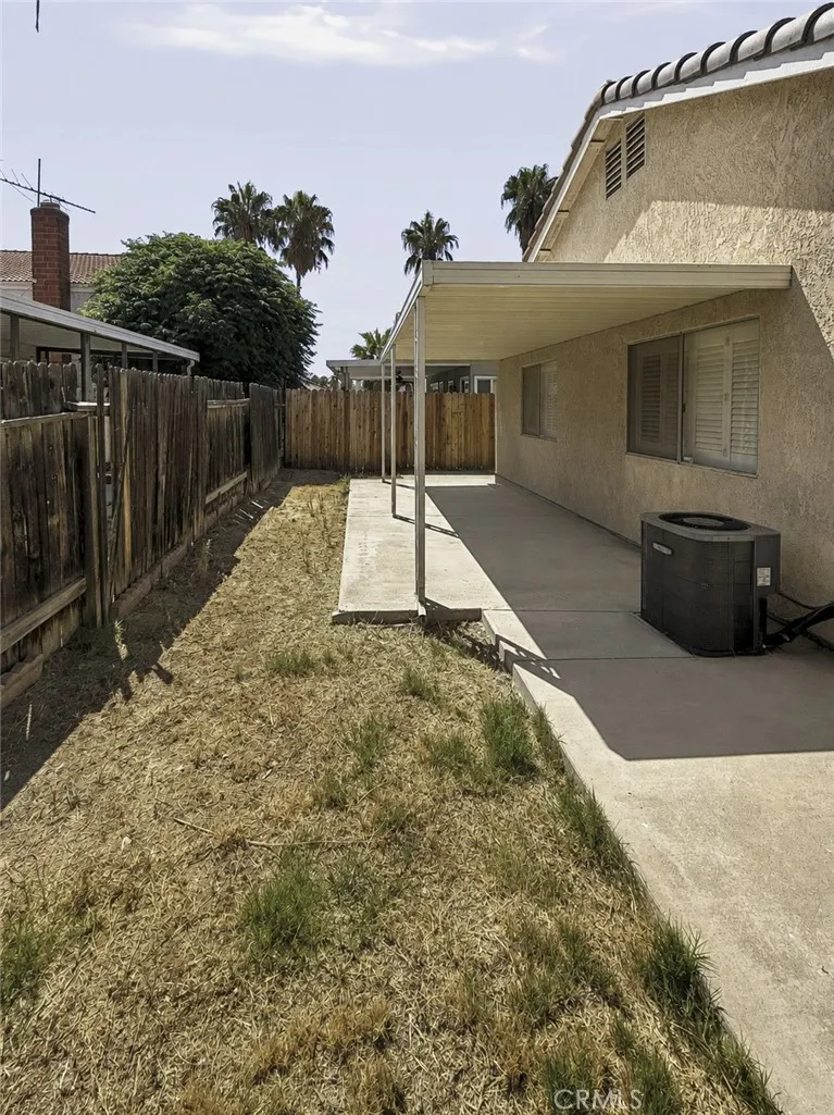 1475 Almond Perris, CA 92571