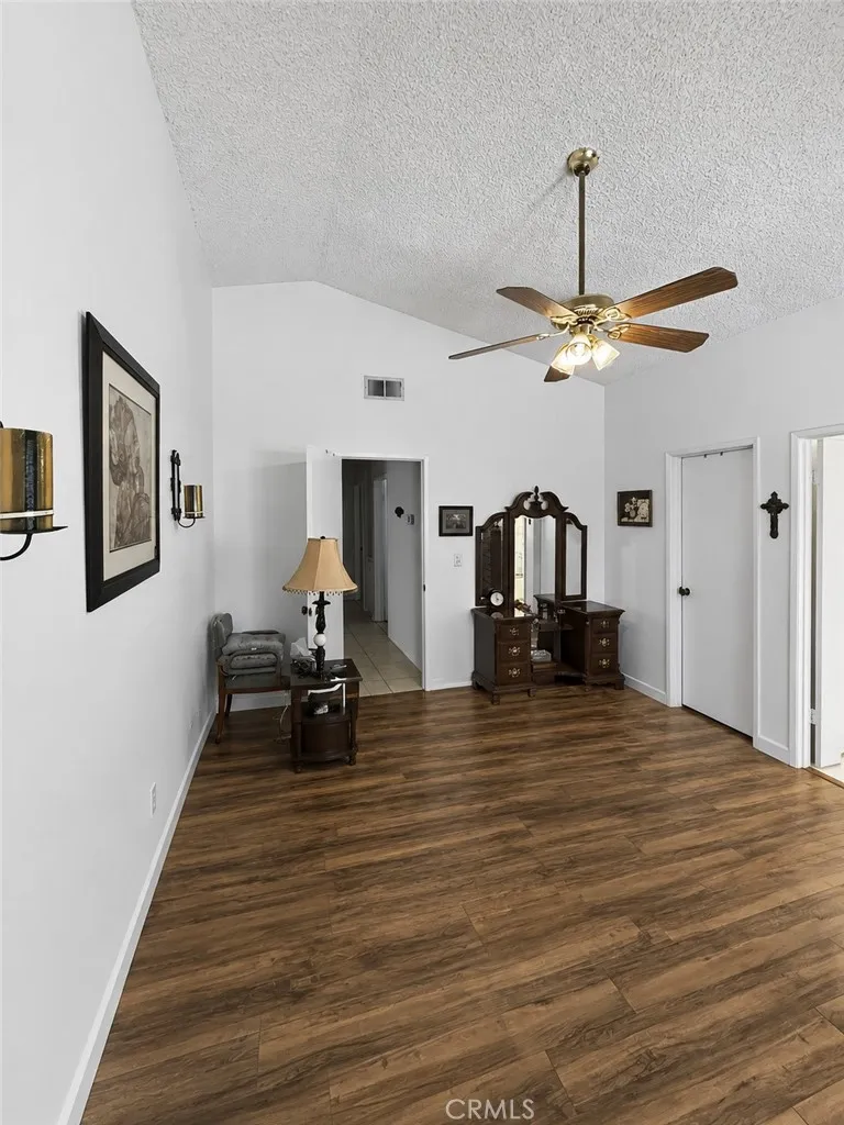 1475 Almond Perris, CA 92571