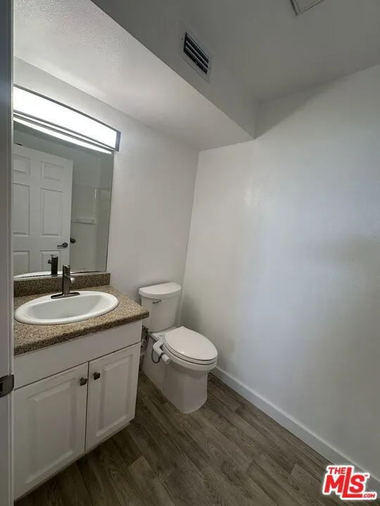 21400 Burbank Boulevard #202 Woodland Hills, CA 91367
