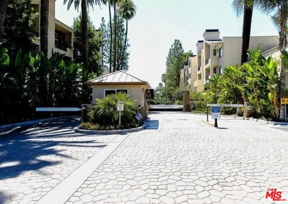 21400 Burbank Boulevard #202 Woodland Hills, CA 91367
