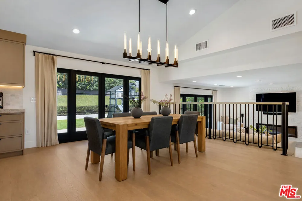 912 Aleppo Street Newport Beach, CA 92660