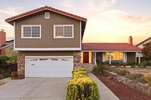 3138 La Mesa Drive