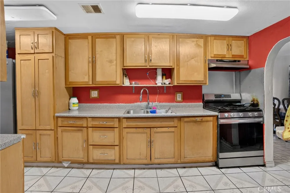 13303 Pierce Pacoima, CA 91331