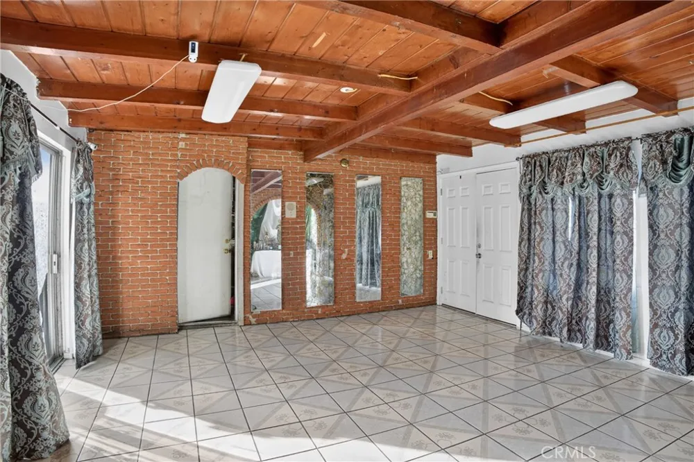 13303 Pierce Pacoima, CA 91331
