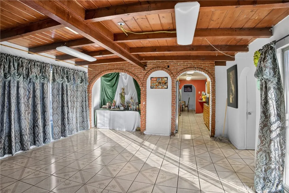 13303 Pierce Pacoima, CA 91331