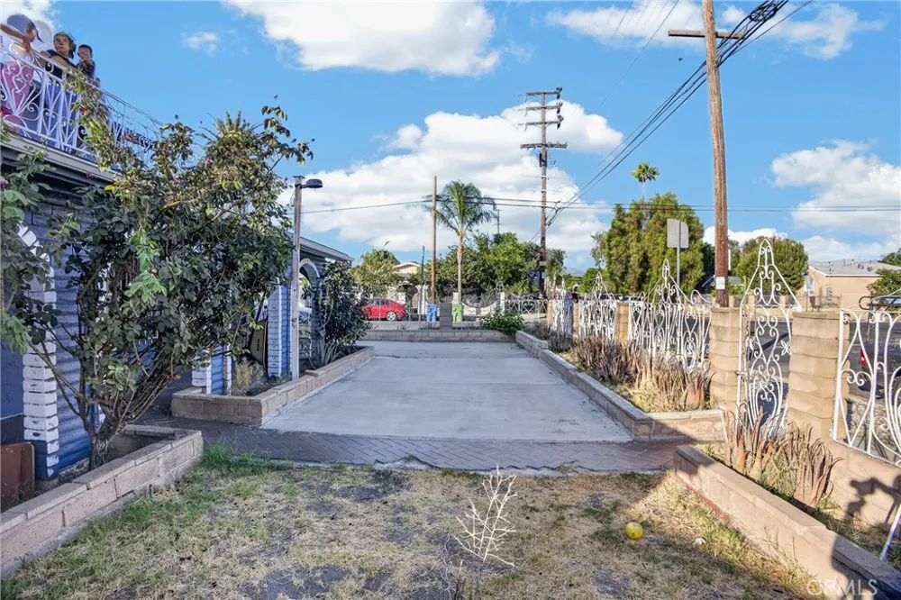 13303 Pierce Pacoima, CA 91331