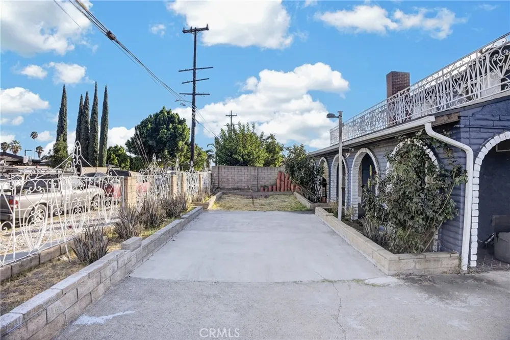 13303 Pierce Pacoima, CA 91331