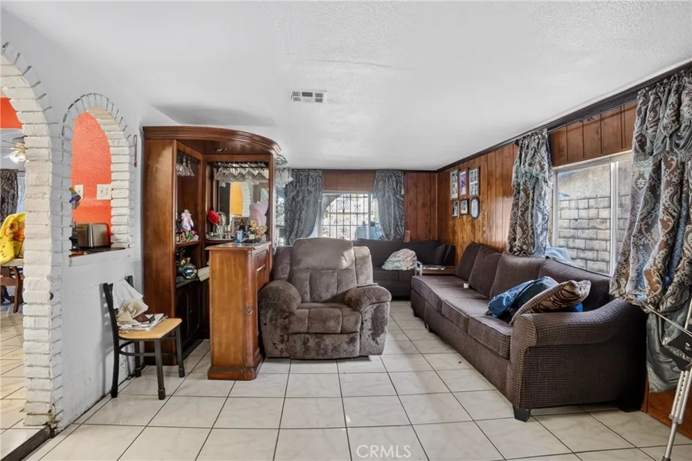 13303 Pierce Pacoima, CA 91331