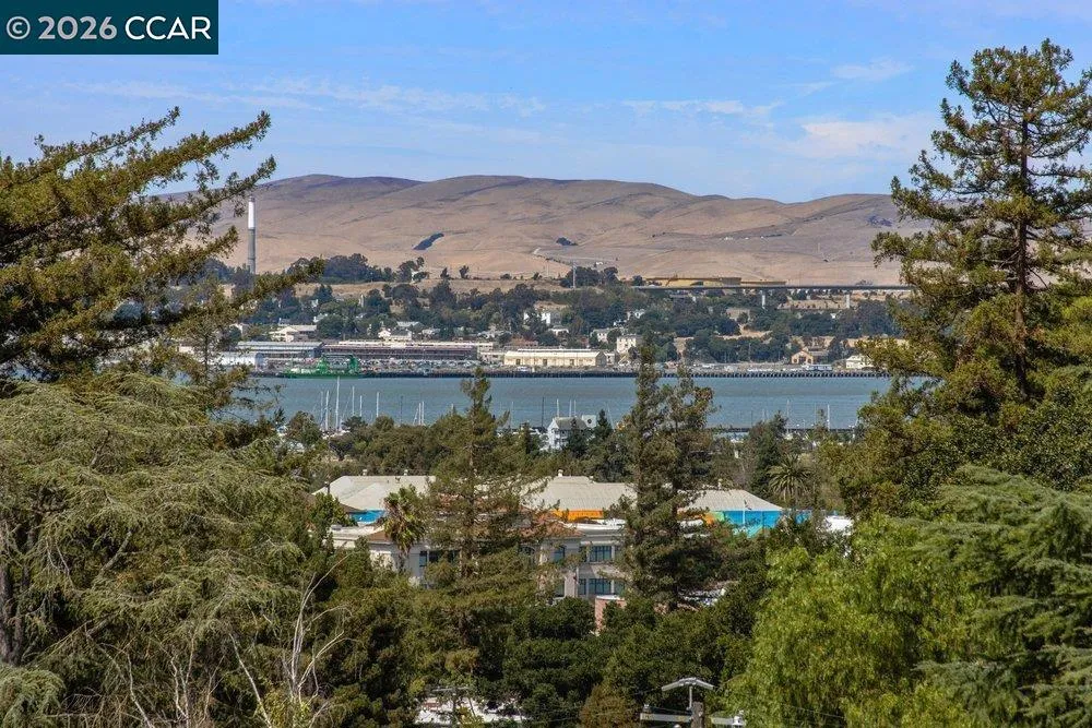 1160 Arlington Way Martinez, CA 94553
