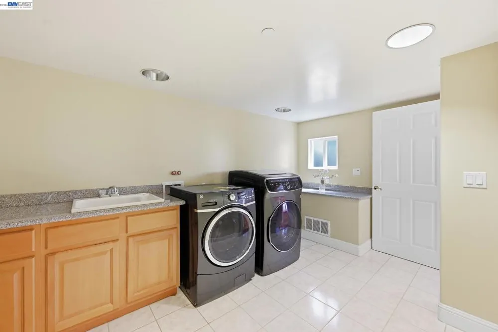7420 Skyline Blvd Oakland, CA 94611