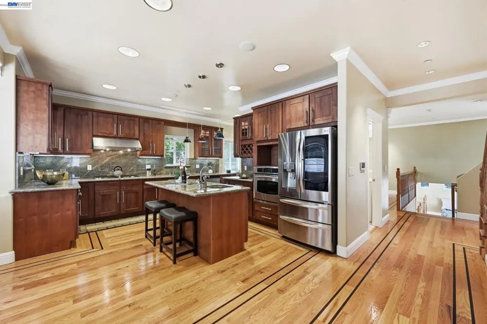 7420 Skyline Blvd Oakland, CA 94611