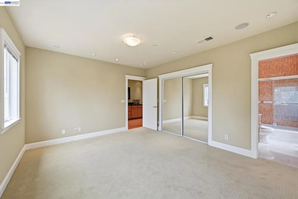 7420 Skyline Blvd Oakland, CA 94611