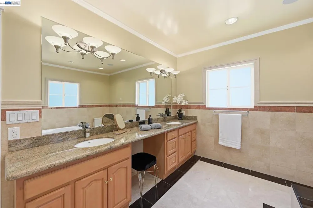 7420 Skyline Blvd Oakland, CA 94611