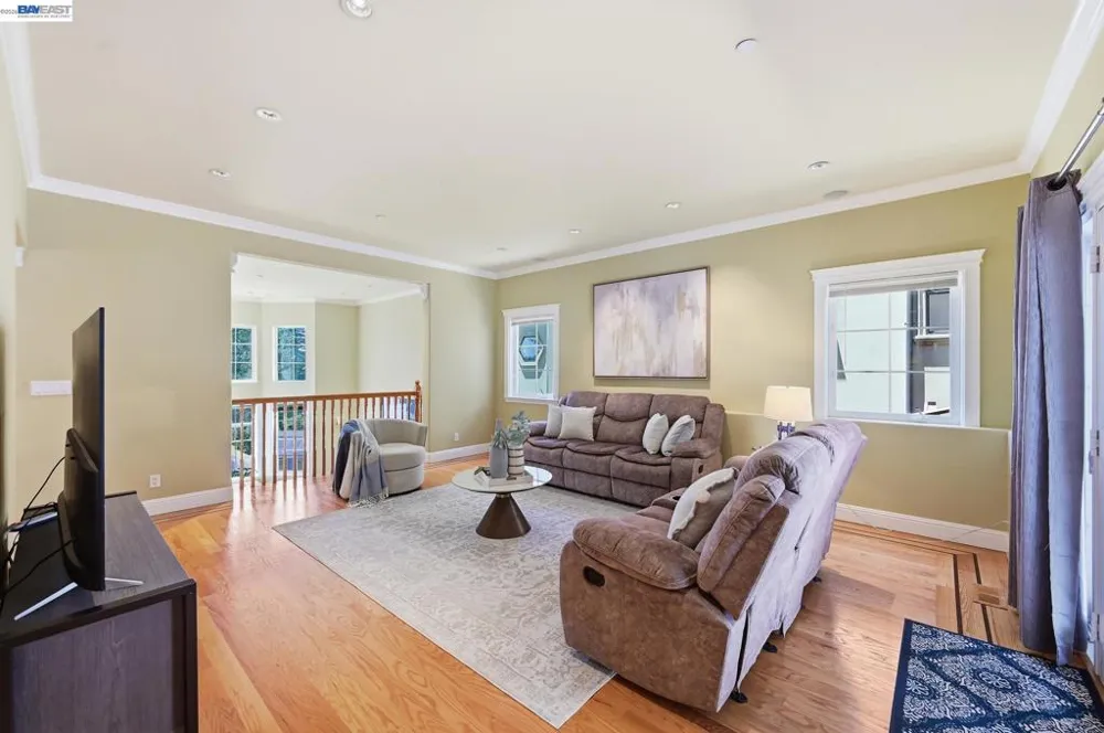 7420 Skyline Blvd Oakland, CA 94611