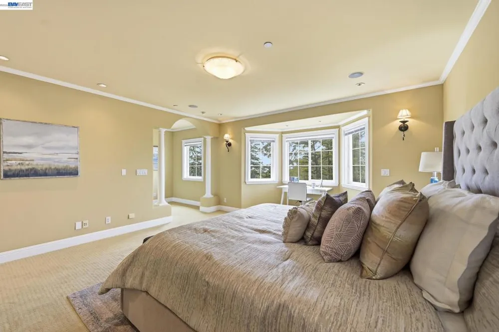 7420 Skyline Blvd Oakland, CA 94611