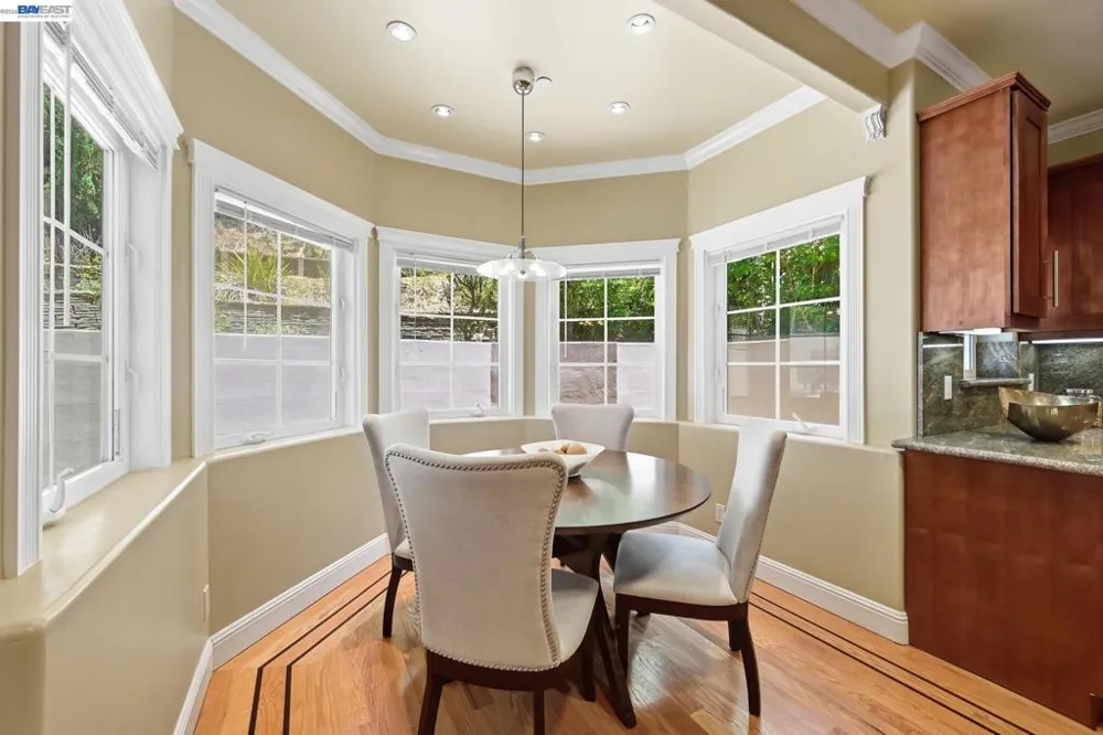 7420 Skyline Blvd Oakland, CA 94611