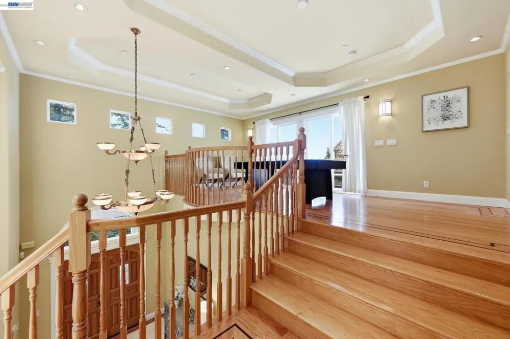 7420 Skyline Blvd Oakland, CA 94611