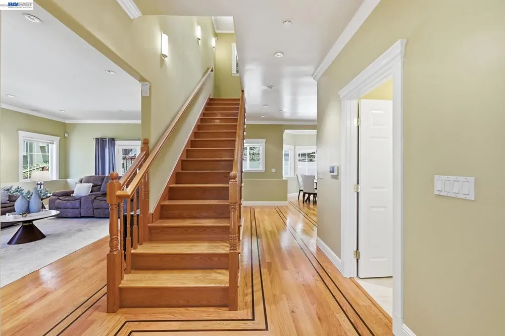 7420 Skyline Blvd Oakland, CA 94611
