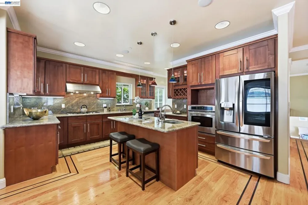 7420 Skyline Blvd Oakland, CA 94611