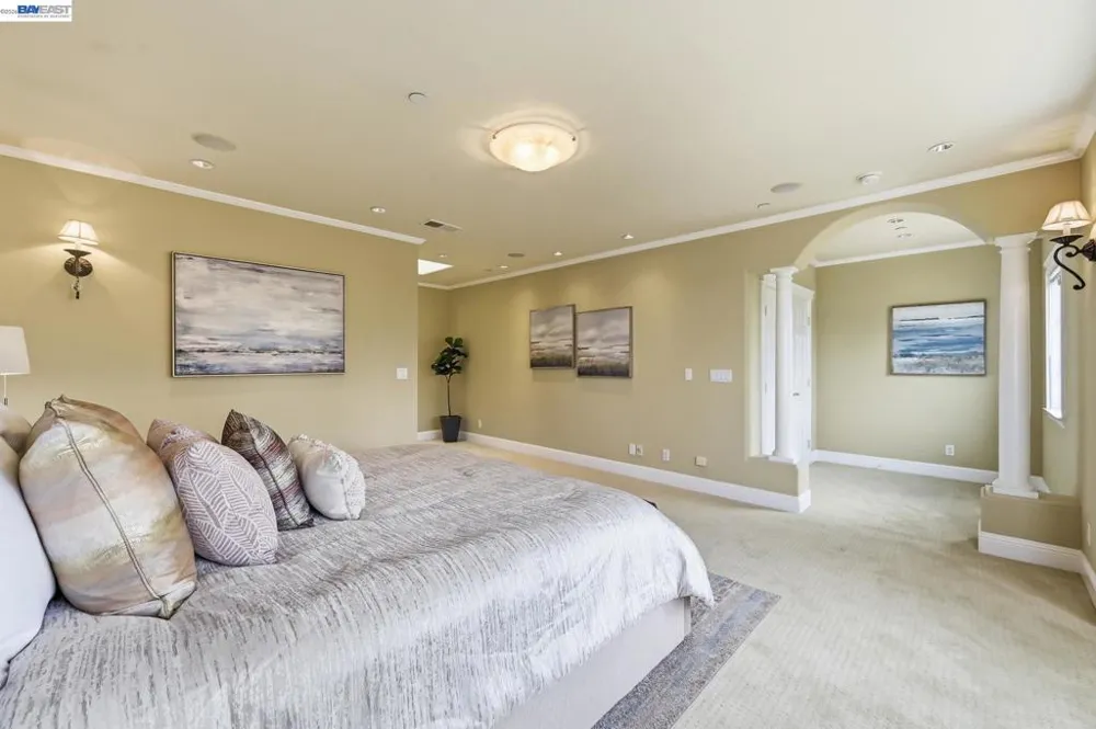 7420 Skyline Blvd Oakland, CA 94611
