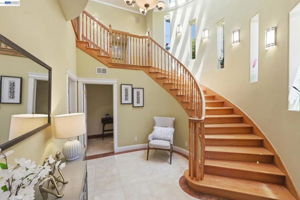 7420 Skyline Blvd Oakland, CA 94611