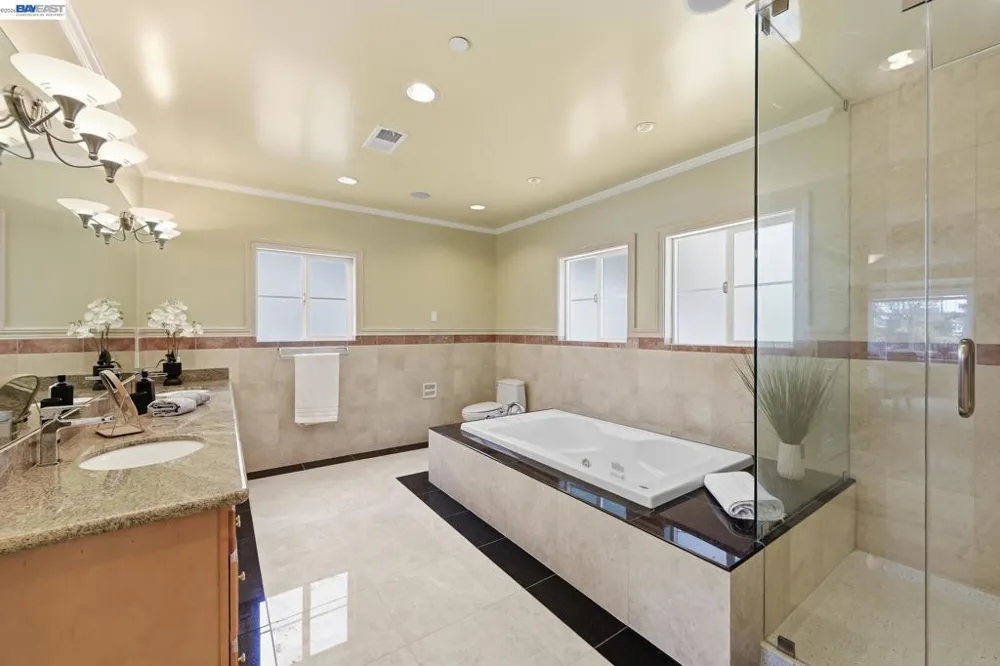7420 Skyline Blvd Oakland, CA 94611