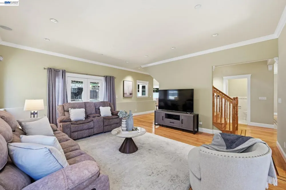 7420 Skyline Blvd Oakland, CA 94611