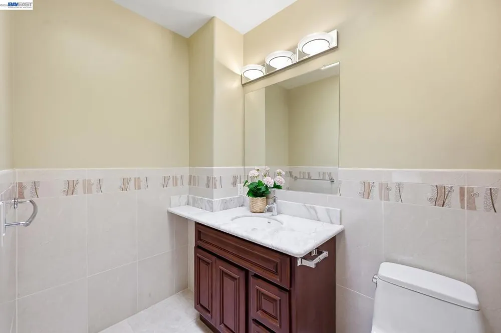 7420 Skyline Blvd Oakland, CA 94611