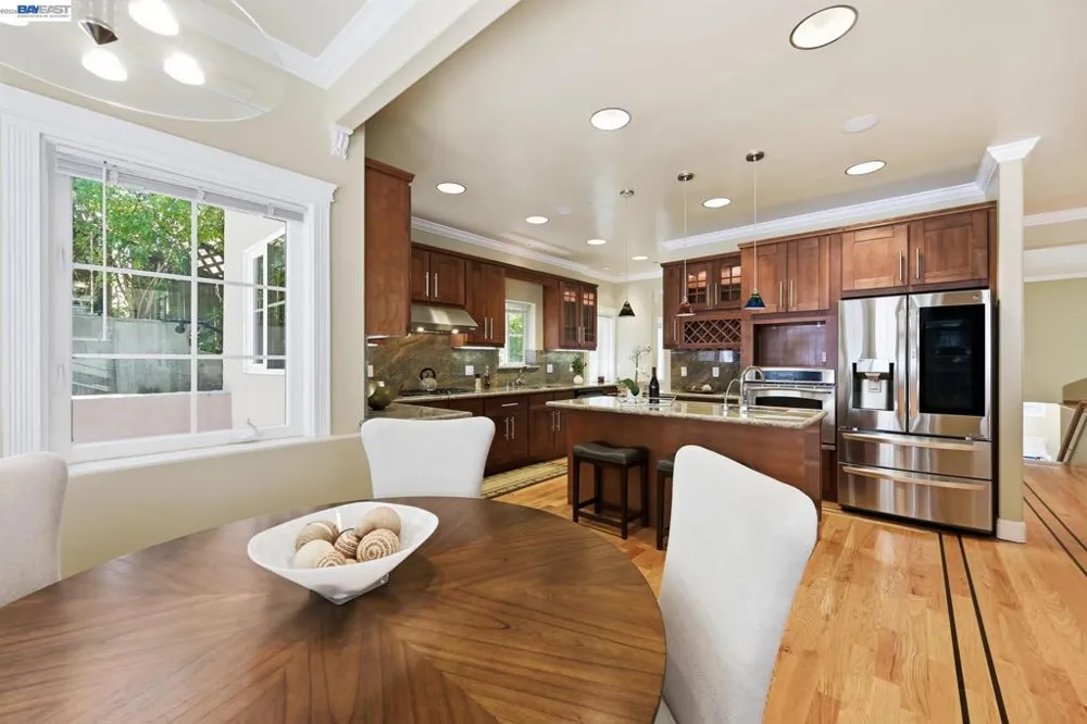 7420 Skyline Blvd Oakland, CA 94611